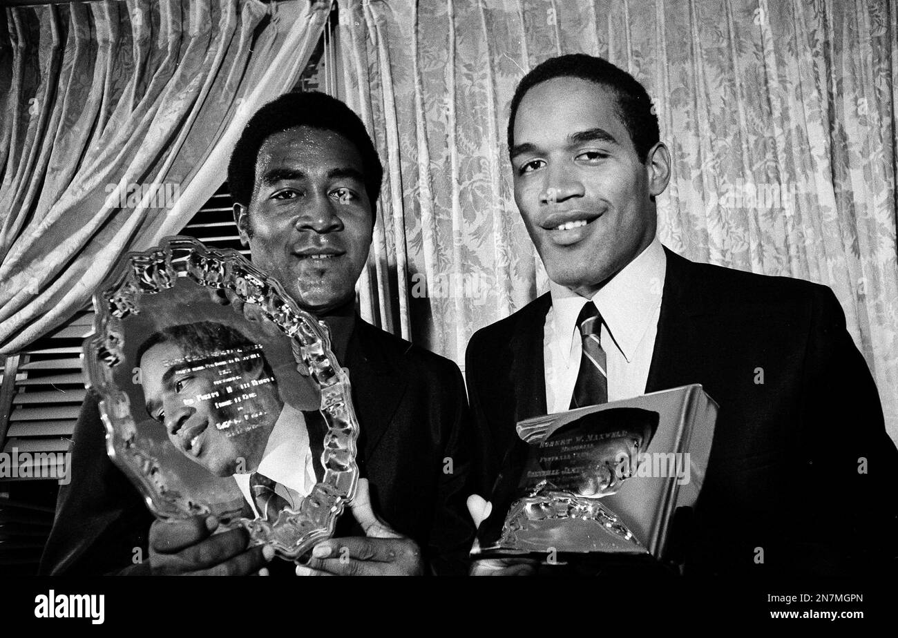 leroy-kelly-left-of-the-cleveland-browns-and-oj-simpson-of-southern-california-are-reflected-in-each-other...pro-football-player-of-1968-simpson-received-the-award-as-outstanding-college-player-of-1968-ap-photobill-ingraham-2N7MGPN (1).jpg